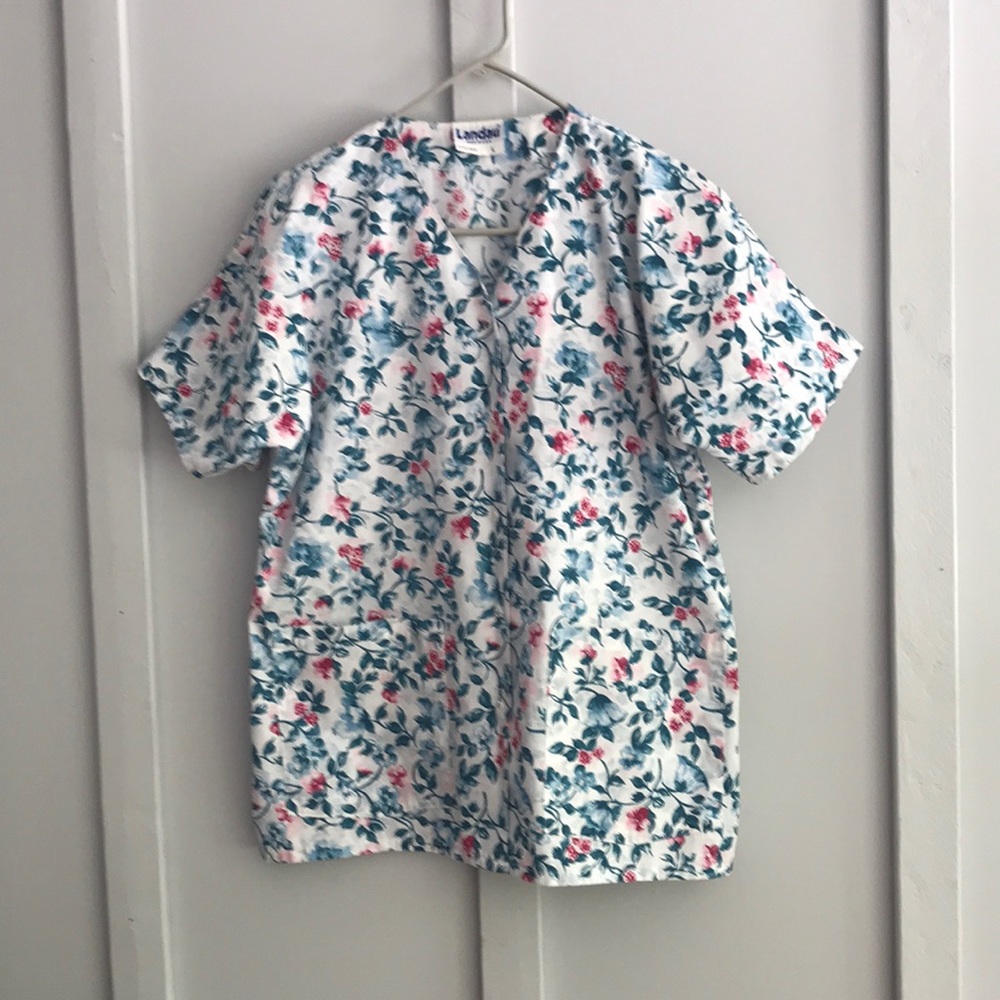 L scrub top